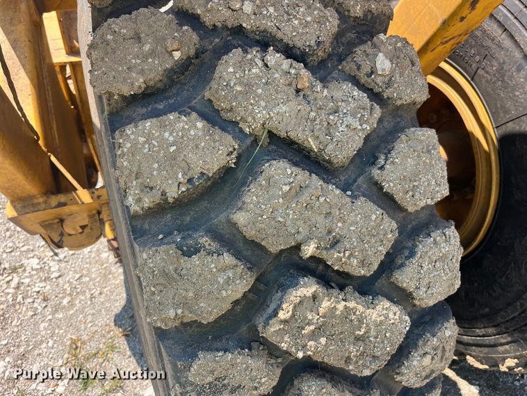 image for item EK8890 2004 John Deere 1812C scraper