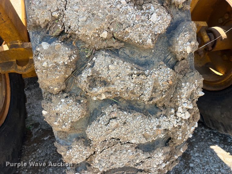 image for item EK8890 2004 John Deere 1812C scraper