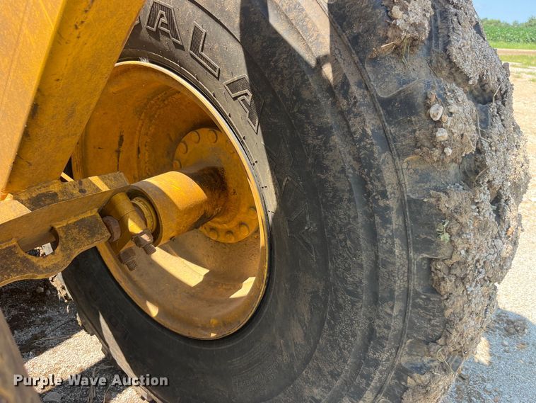 image for item EK8890 2004 John Deere 1812C scraper