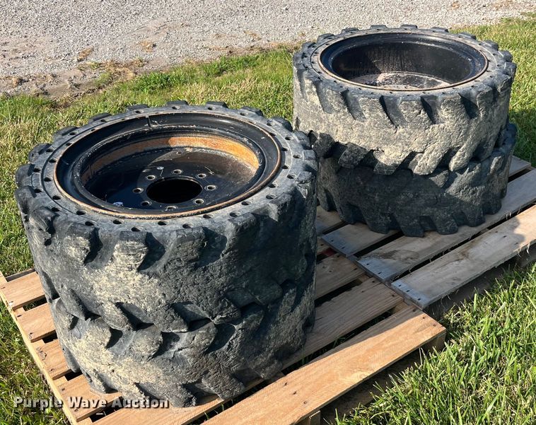 image for item EK8900 (4) 33x12-20 tires and wheels