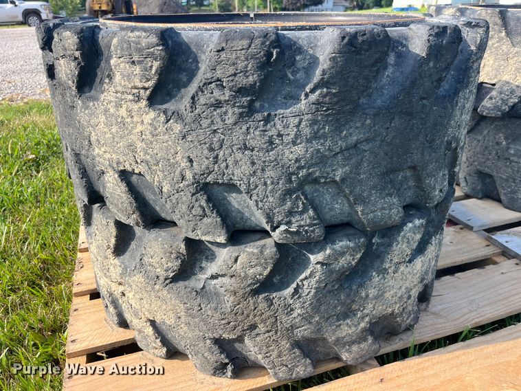 image for item EK8900 (4) 33x12-20 tires and wheels