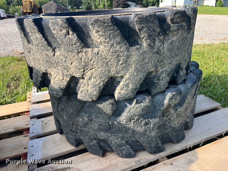 image for item EK8900 (4) 33x12-20 tires and wheels