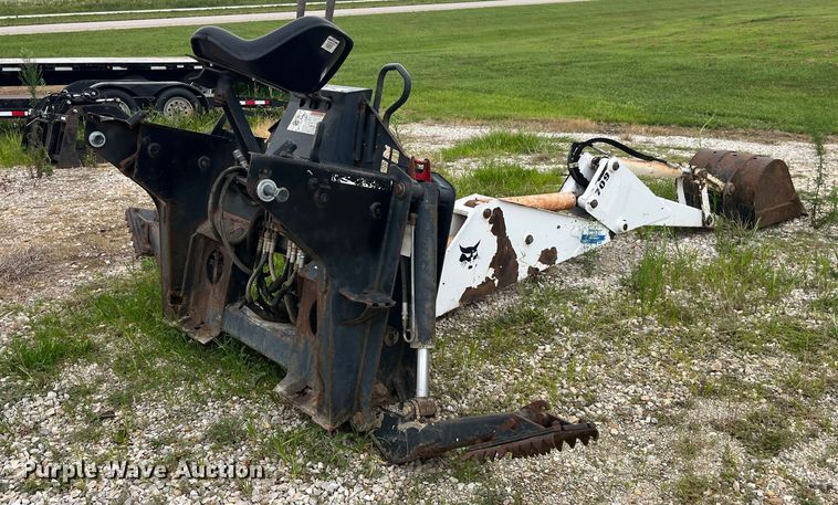 image for item EK8920 Ingersoll-Rand 709 FDS skid steer backhoe