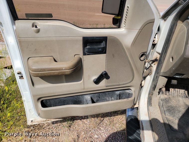 image for item KA9026 2006 Ford F150 pickup truck