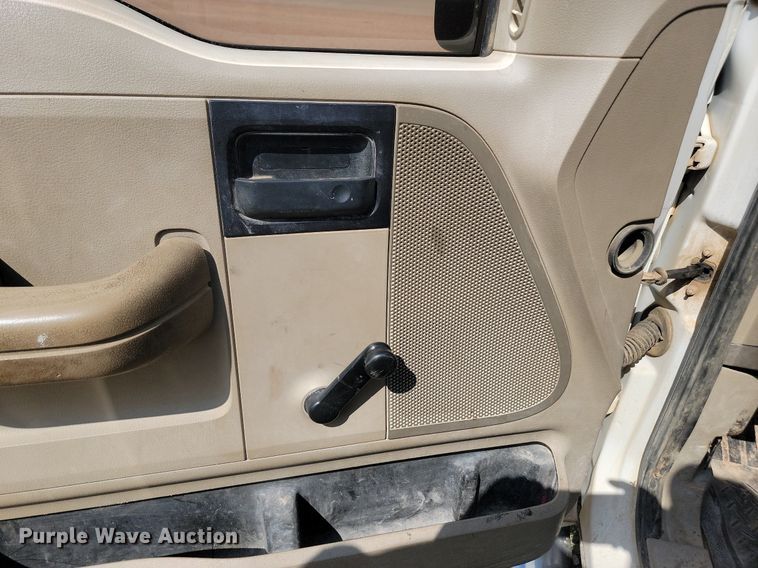 image for item KA9026 2006 Ford F150 pickup truck