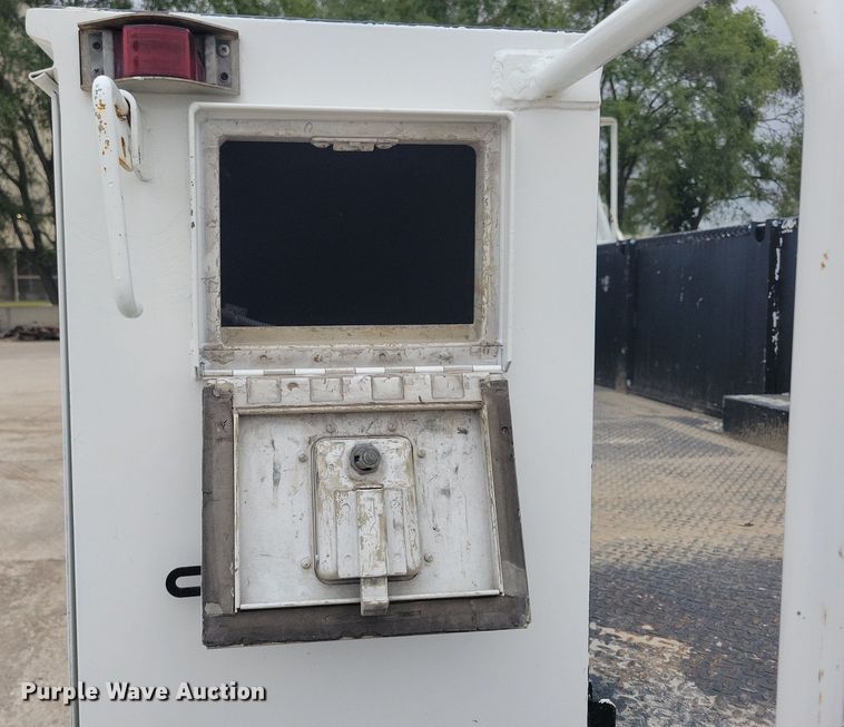 image for item KA9894 2006 Ford F750 Super Duty XL utility / service truck