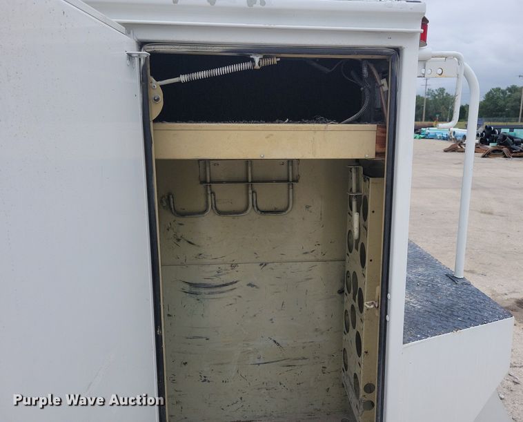 image for item KA9894 2006 Ford F750 Super Duty XL utility / service truck