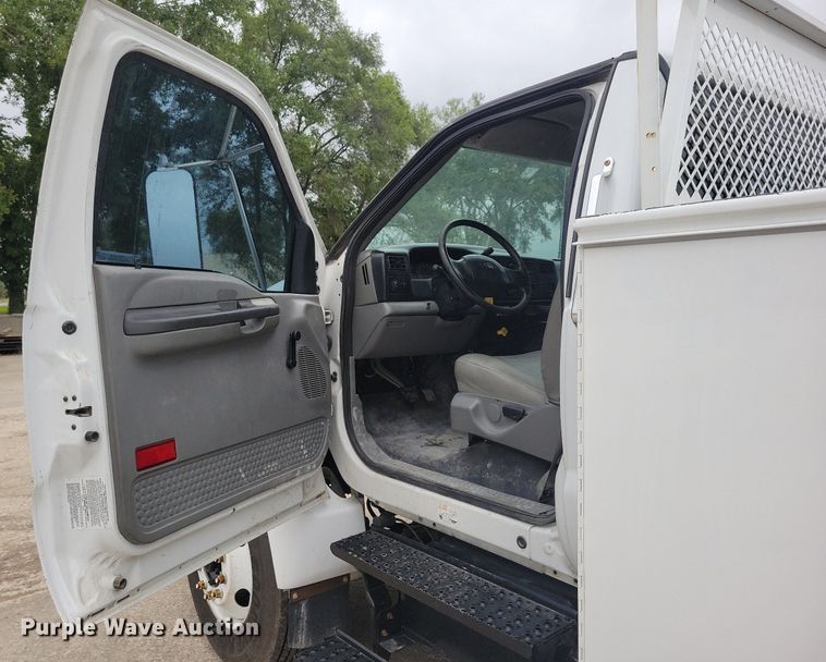 image for item KA9894 2006 Ford F750 Super Duty XL utility / service truck