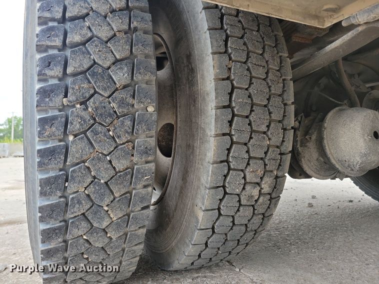 image for item KA9894 2006 Ford F750 Super Duty XL utility / service truck