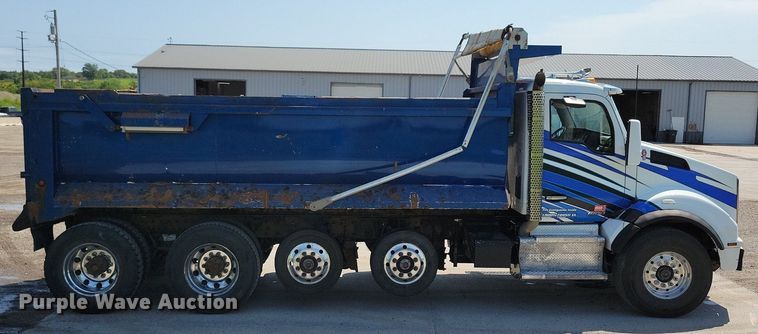 image for item KA9895 2016 Kenworth T880 dump truck