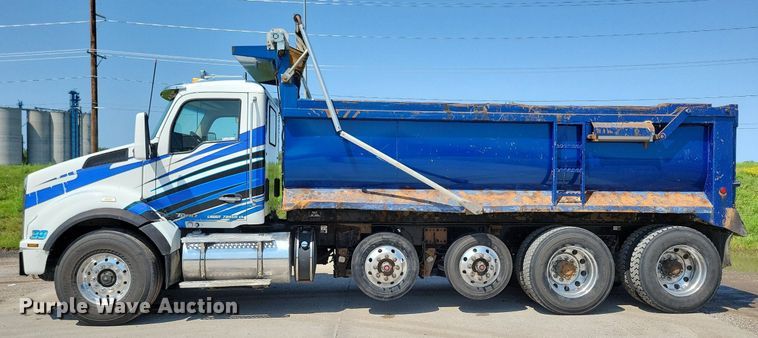 image for item KA9895 2016 Kenworth T880 dump truck