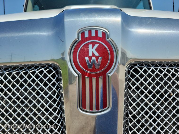 image for item KA9895 2016 Kenworth T880 dump truck