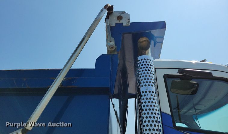 image for item KA9895 2016 Kenworth T880 dump truck