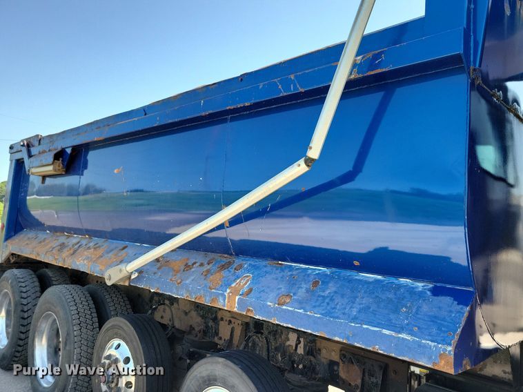 image for item KA9895 2016 Kenworth T880 dump truck