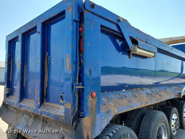 image for item KA9895 2016 Kenworth T880 dump truck