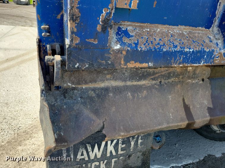 image for item KA9895 2016 Kenworth T880 dump truck