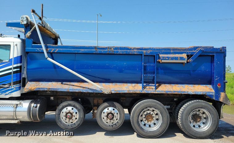 image for item KA9895 2016 Kenworth T880 dump truck