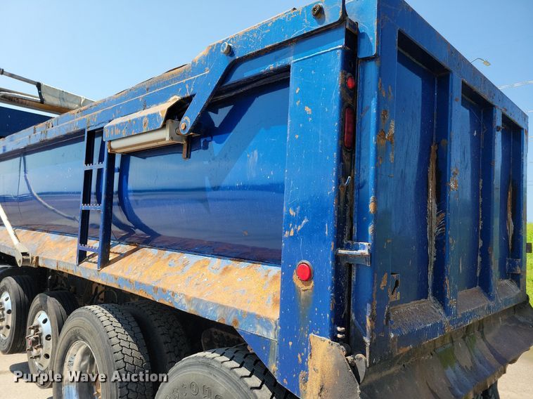 image for item KA9895 2016 Kenworth T880 dump truck