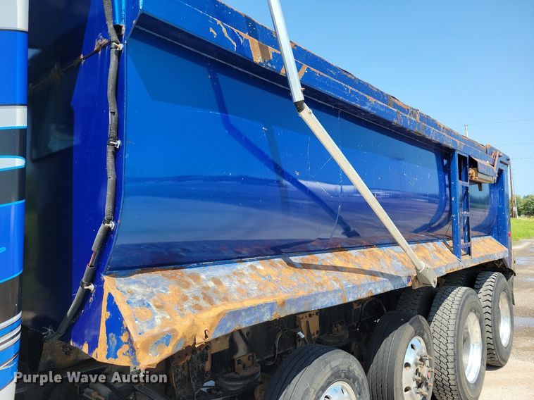 image for item KA9895 2016 Kenworth T880 dump truck