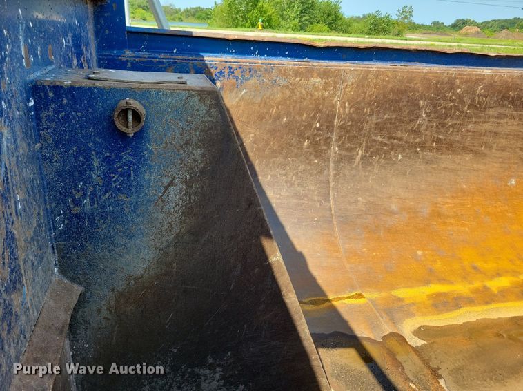 image for item KA9895 2016 Kenworth T880 dump truck