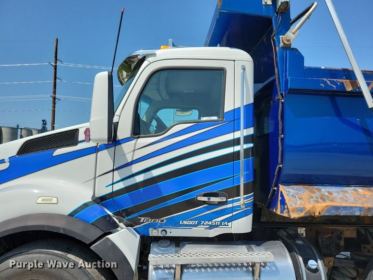image for item KA9895 2016 Kenworth T880 dump truck