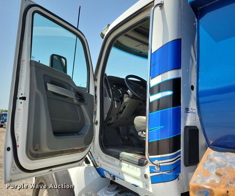 image for item KA9895 2016 Kenworth T880 dump truck