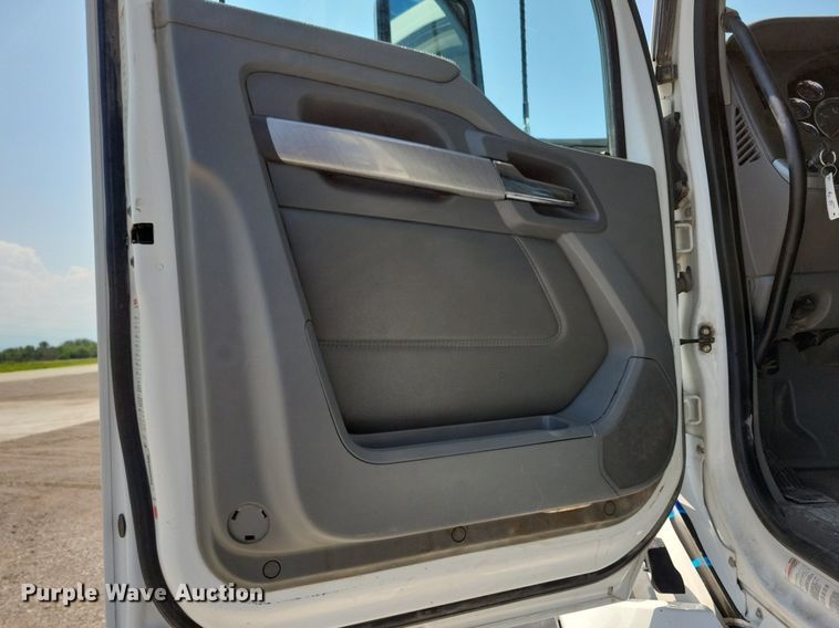 image for item KA9895 2016 Kenworth T880 dump truck