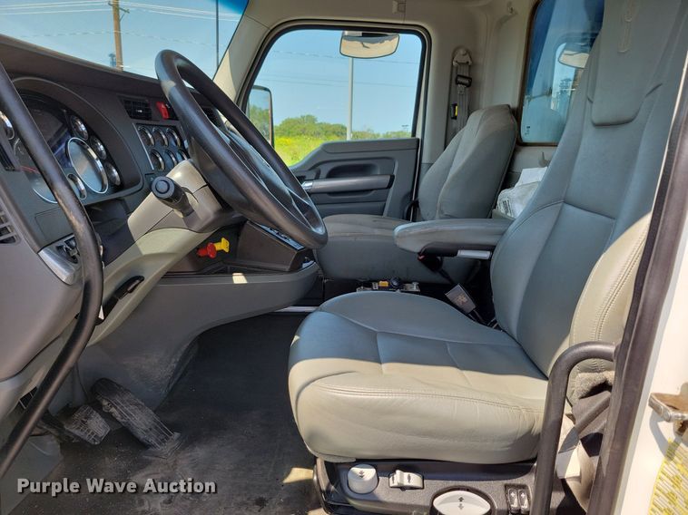 image for item KA9895 2016 Kenworth T880 dump truck