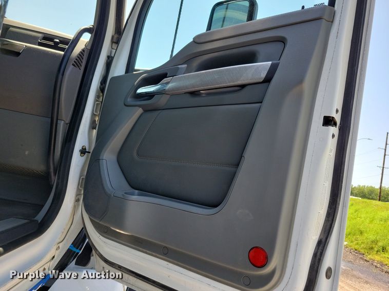 image for item KA9895 2016 Kenworth T880 dump truck