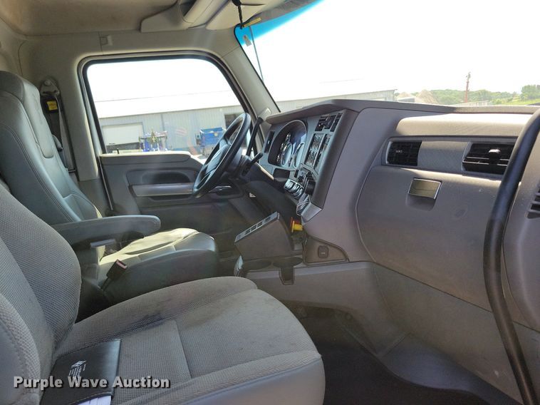 image for item KA9895 2016 Kenworth T880 dump truck