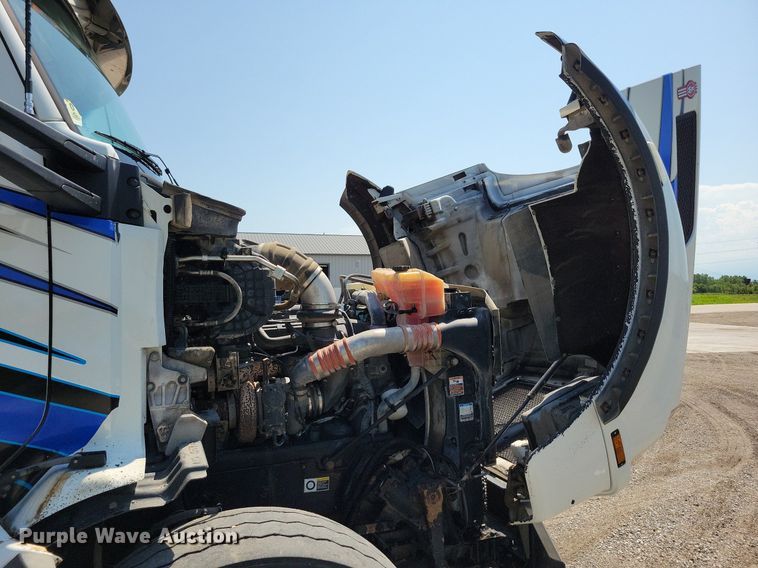 image for item KA9895 2016 Kenworth T880 dump truck