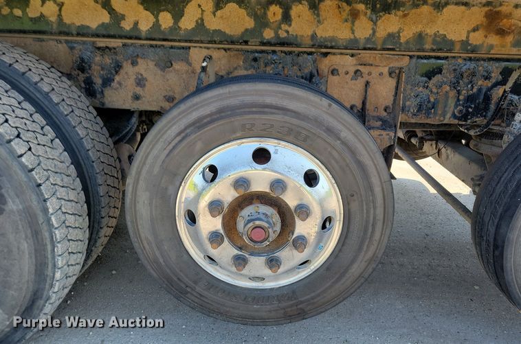 image for item KA9895 2016 Kenworth T880 dump truck