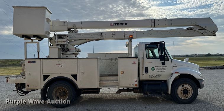image for item LF9859 2009 International DuraStar 4300  bucket truck