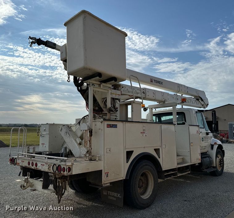 image for item LF9859 2009 International DuraStar 4300  bucket truck