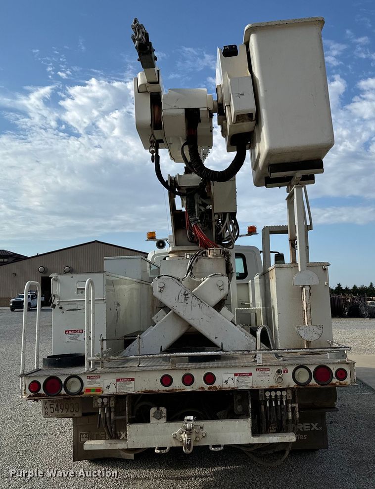 image for item LF9859 2009 International DuraStar 4300  bucket truck