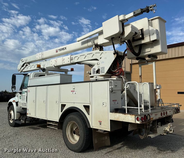 image for item LF9859 2009 International DuraStar 4300  bucket truck