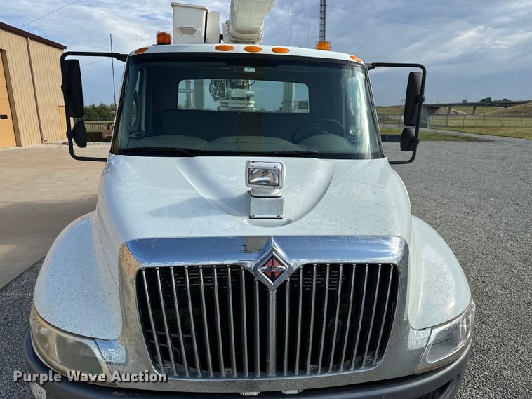 image for item LF9859 2009 International DuraStar 4300  bucket truck