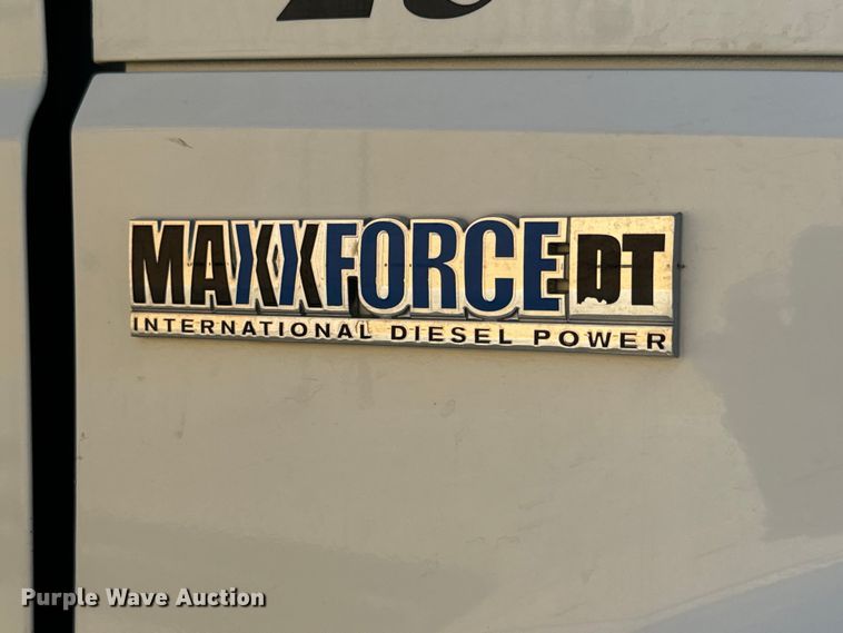 image for item LF9859 2009 International DuraStar 4300  bucket truck