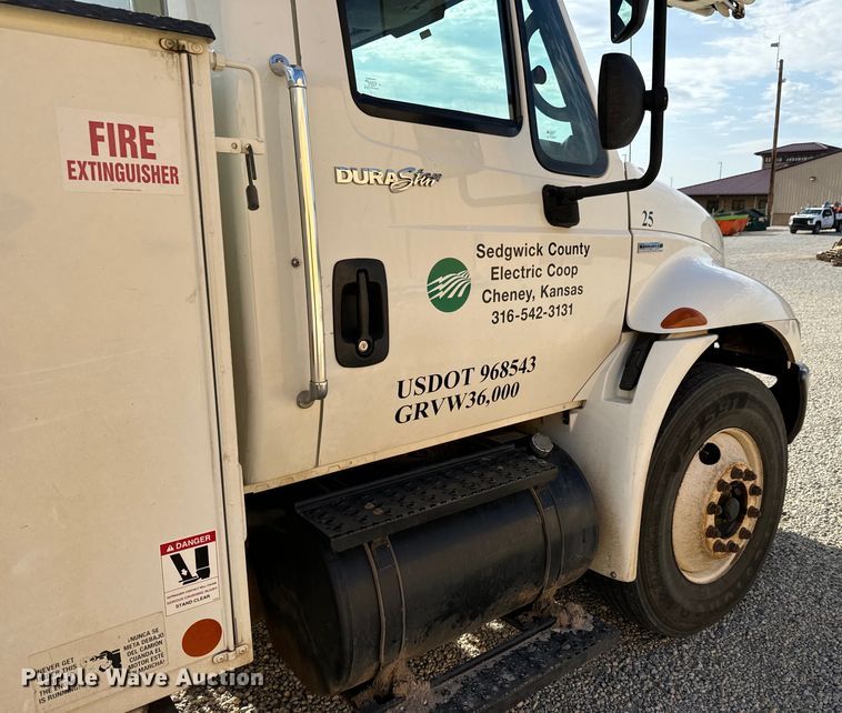 image for item LF9859 2009 International DuraStar 4300  bucket truck