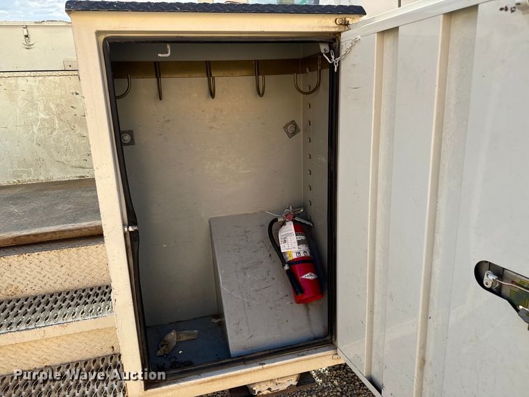 image for item LF9859 2009 International DuraStar 4300  bucket truck