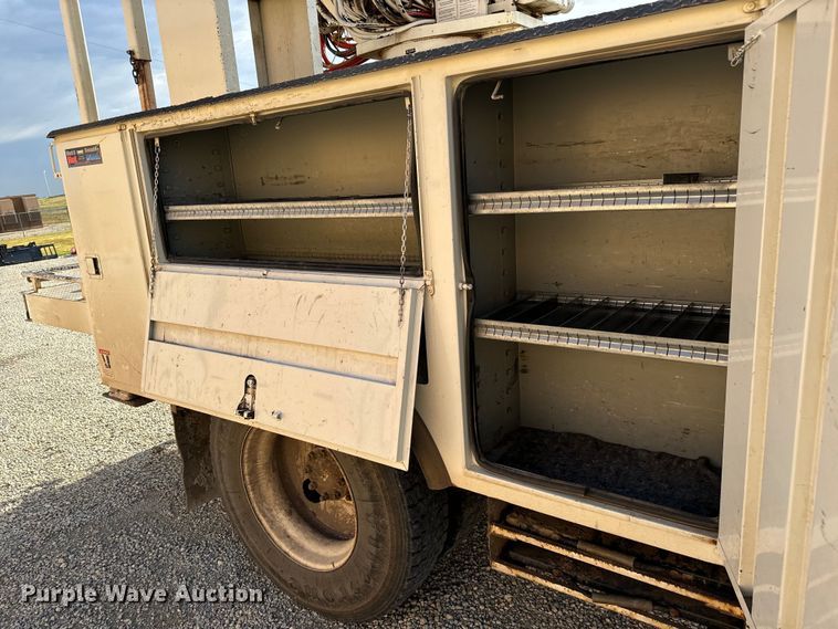 image for item LF9859 2009 International DuraStar 4300  bucket truck