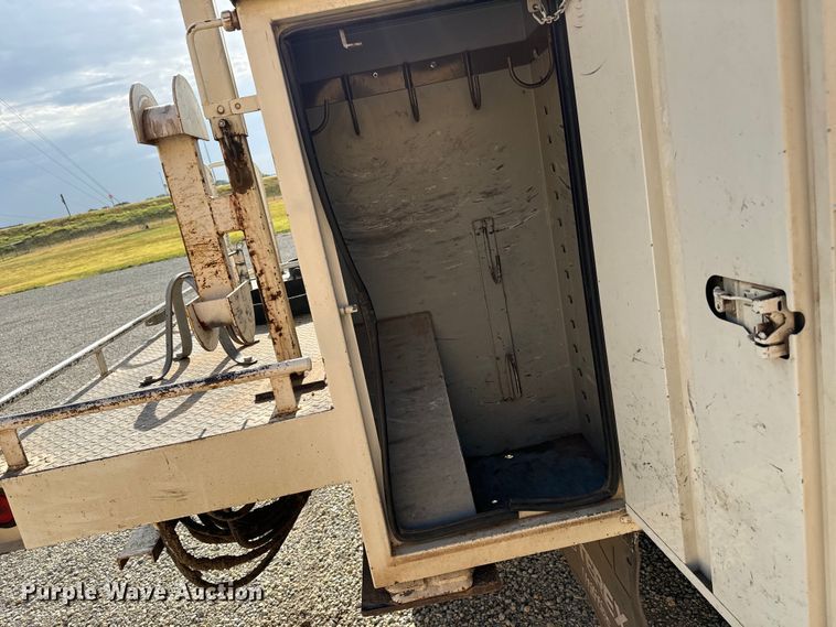 image for item LF9859 2009 International DuraStar 4300  bucket truck