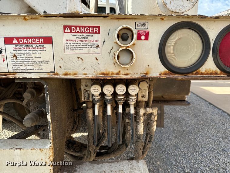 image for item LF9859 2009 International DuraStar 4300  bucket truck