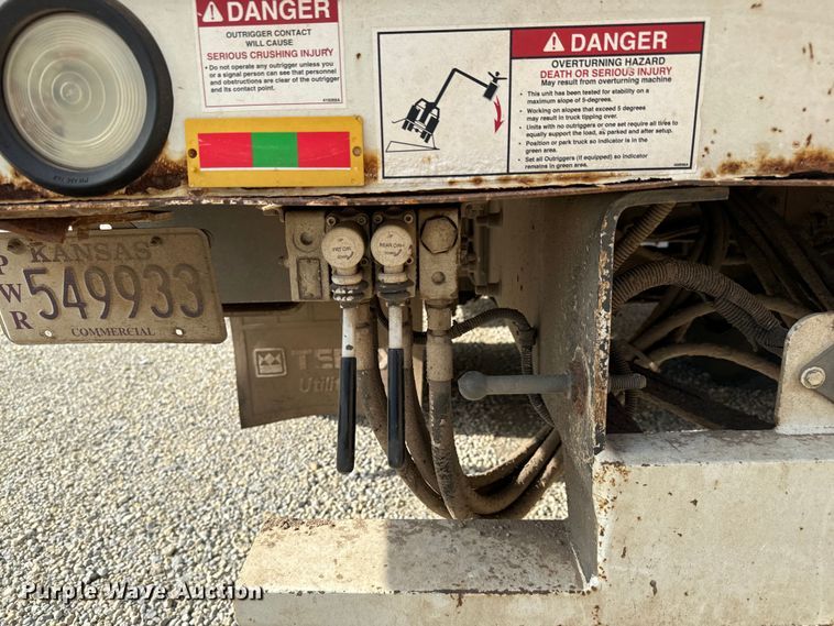 image for item LF9859 2009 International DuraStar 4300  bucket truck