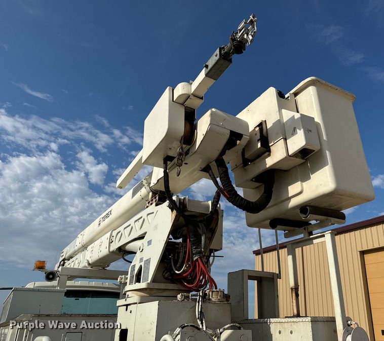 image for item LF9859 2009 International DuraStar 4300  bucket truck