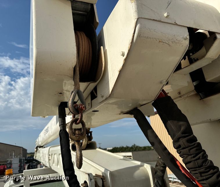 image for item LF9859 2009 International DuraStar 4300  bucket truck