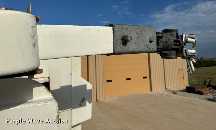 image for item LF9859 2009 International DuraStar 4300  bucket truck