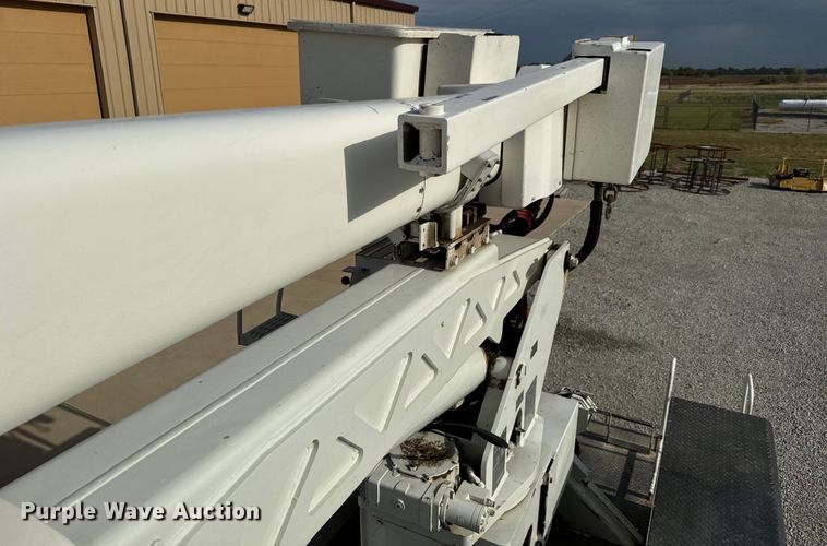 image for item LF9859 2009 International DuraStar 4300  bucket truck