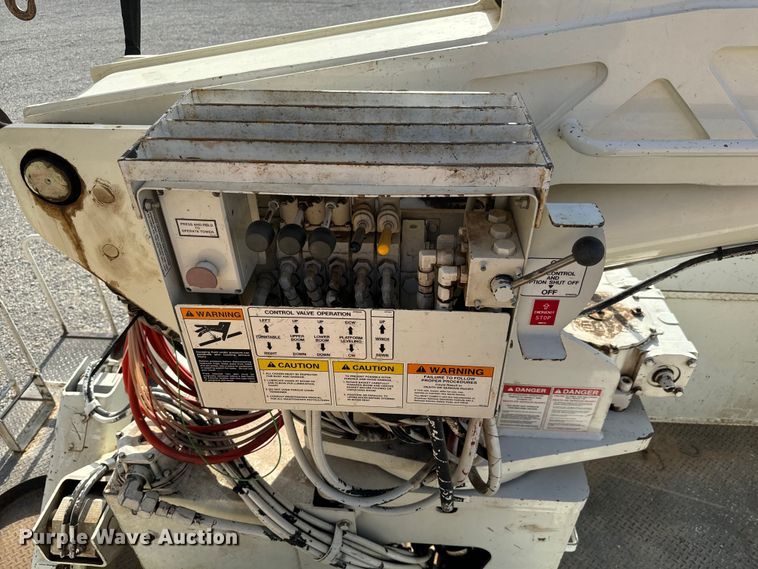 image for item LF9859 2009 International DuraStar 4300  bucket truck