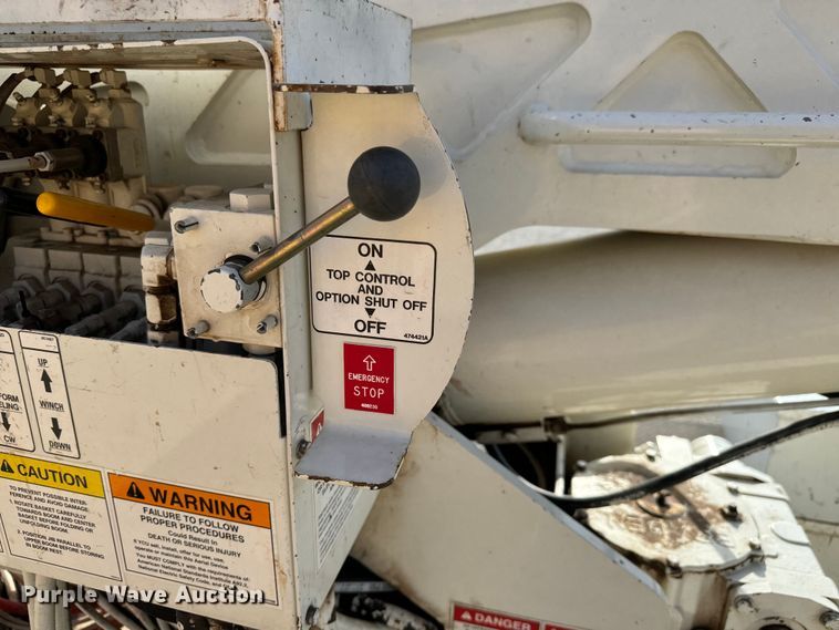 image for item LF9859 2009 International DuraStar 4300  bucket truck